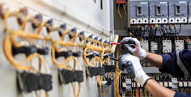 Professional Electrician technician working in Dunkirk, IN